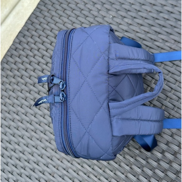 NWT Vera Bradley Quilted Ultralight COMPACT Backpack in Scroll Navy - Picture 6 of 10